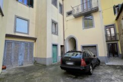 Cortile interno con posto per un'altra auto