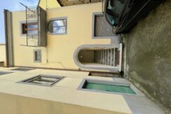 Prospetto di una parte del fabbricato che da sul cortile di proprietà